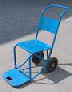 Chaise bleue de transport à Lourdes